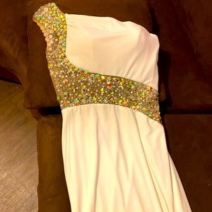 BALL GOWN/ PROM DRESS